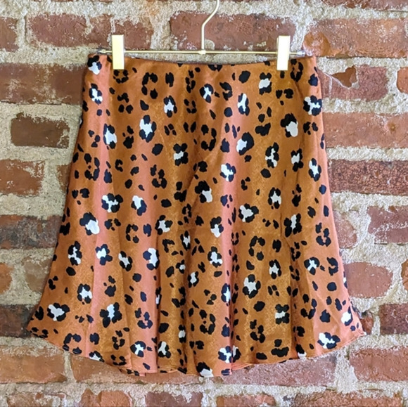 NWT GB Medium Burnt Orange‎ Animal Print Satin Feeling Skirt - Picture 1 of 7